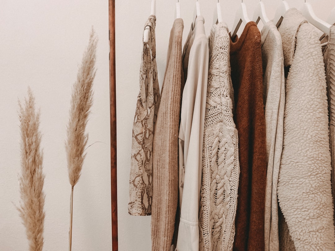 Capsule Wardrobe Architecture: Fabric Quality Assessment, Timeless Silhouettes, and Sustainable Textile Care - Featured Image
