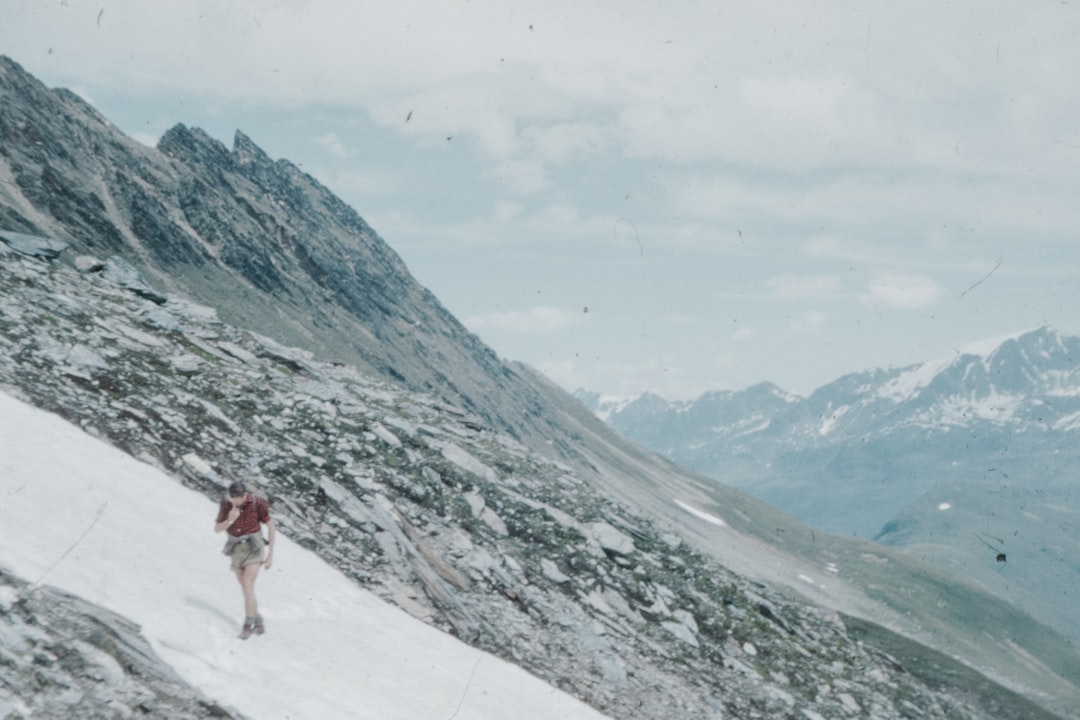 High-Altitude Mountaineering & Trekking: Acclimatization Physiology, Alpine Gear Layering, and Acute Mountain Sickness (AMS) Mitigation - Featured Image